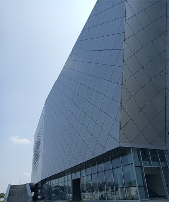 铝单板幕墙可以减轻建筑物的重量吗？